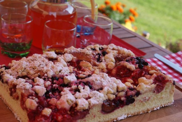 Drożdżowe z owocami